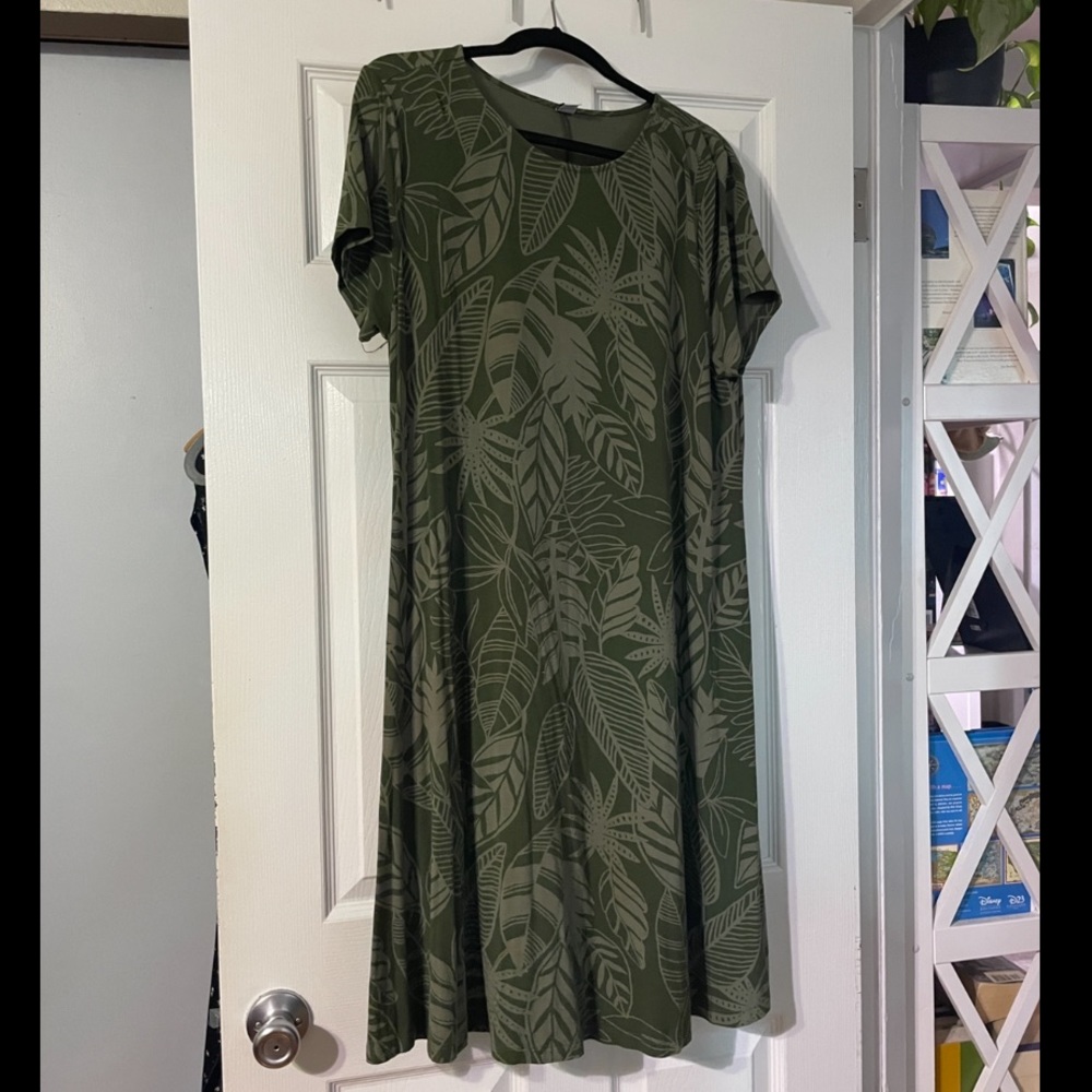 Leaf print dress
